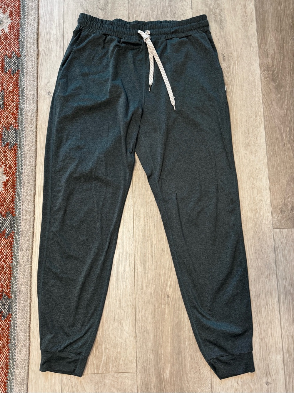 Vuori Halo Performance Joggers Heathered Green Track Pants with Cream Drawstring